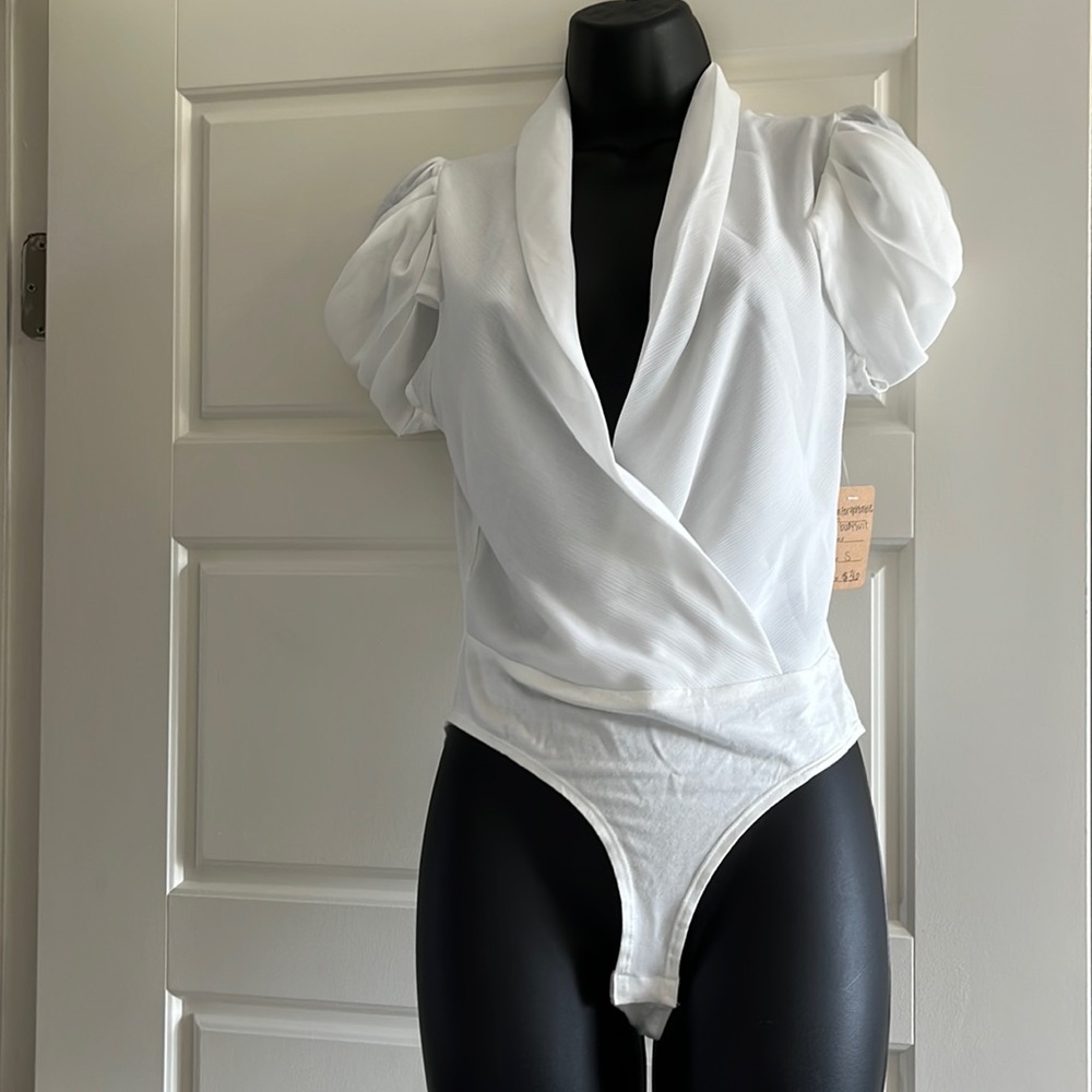 NWT cream blouse bodysuit. Size small